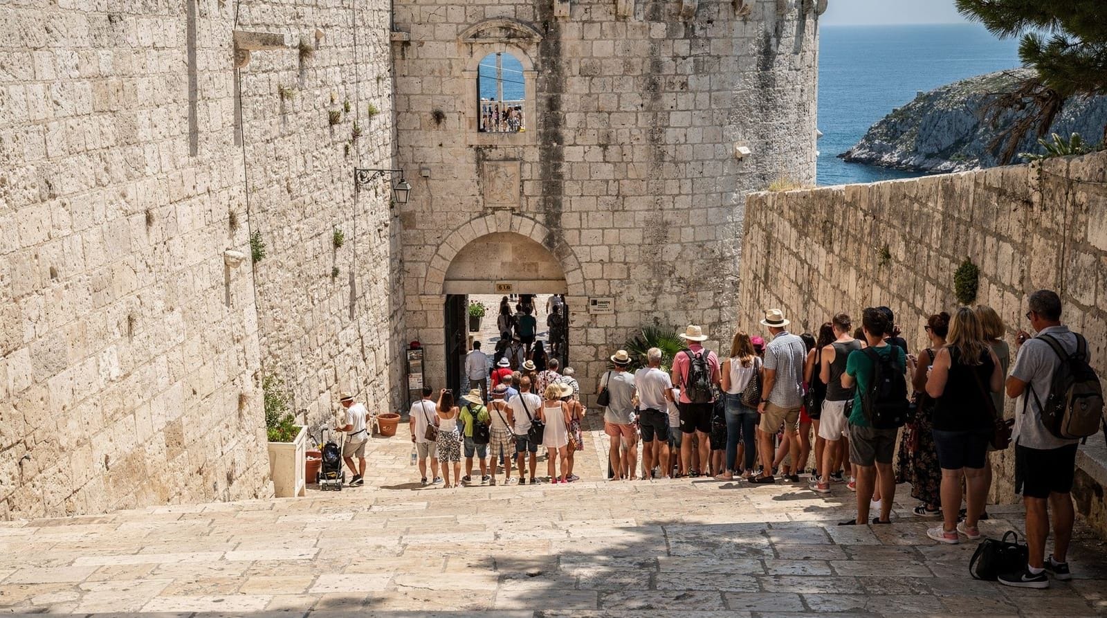Kroatien-Fehler für Erstbesucher: Was die meisten Urlauber falsch machen — Häufige Fehler von Erstbesuchern in Kroatien — von der falschen Basis bis zur Fe