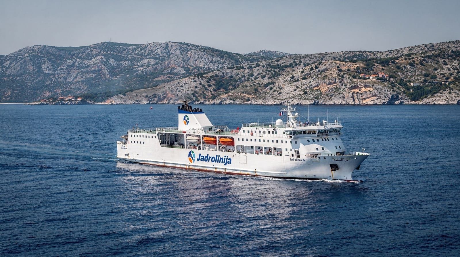Kroatien Fähren Leitfaden 2026 — Kroatiens Fährnetz: Betreiber, Hauptrouten, Buchungstipps, Preise und was auf Ja