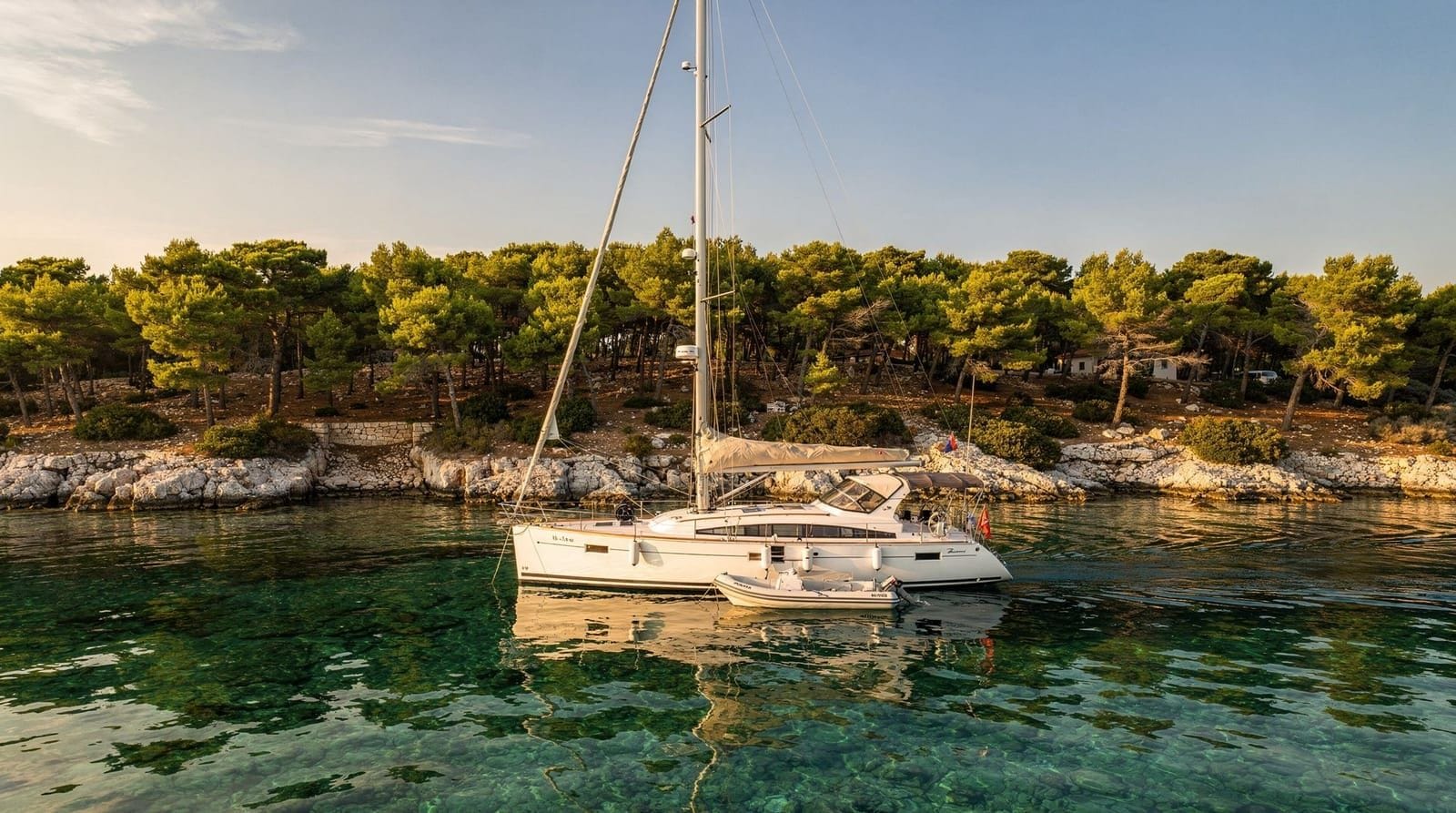 Kroatien-Yachtcharter-Leitfaden – Buchung, Kosten und Eignung — Yachtcharter in Kroatien: Bareboat vs. Skippercharter, Bootstypen, Kosten, Buchu