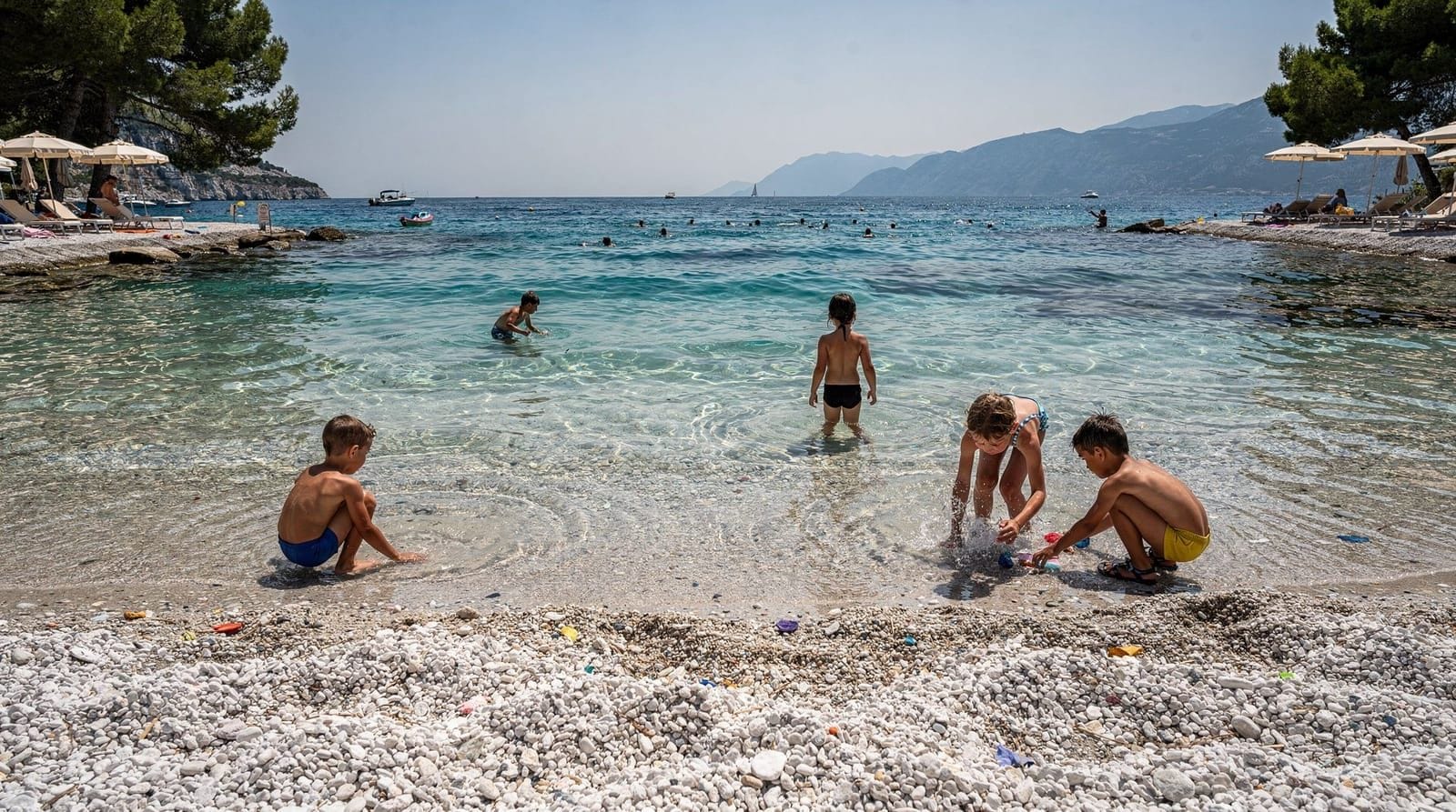 Die besten Familienstrände in Kroatien — Sicher, Flach und Kinderfreundlich — Familienstrände in Kroatien: flache Eingänge, ruhiges Wasser, sandige Optionen u
