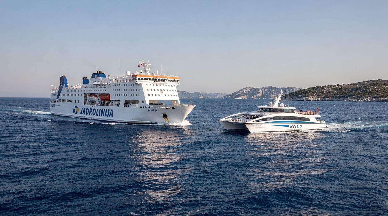 Fähre oder Katamaran in Kroatien: welches Verkehrsmittel und wann — Vollständiger Leitfaden zu Kroatiens Fähren und Katamaranen: Unterschiede, Route