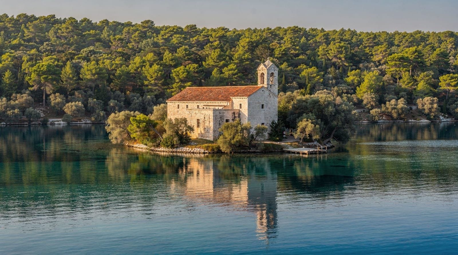 Nationalpark Mljet: der grüne Inselpark nahe Dubrovnik — Vollständiger Führer zum Nationalpark Mljet: Salzwasserseen, Klosterinsel St. Ma