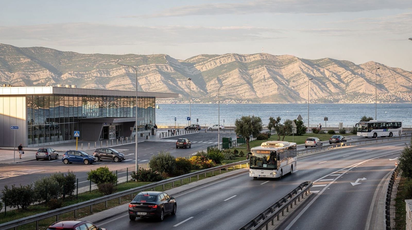 Flughafentransfers Split — Bus, Taxi & private Optionen — So kommen Sie vom Flughafen Split (SPU) in die Stadtmitte, zum Fährhafen oder au