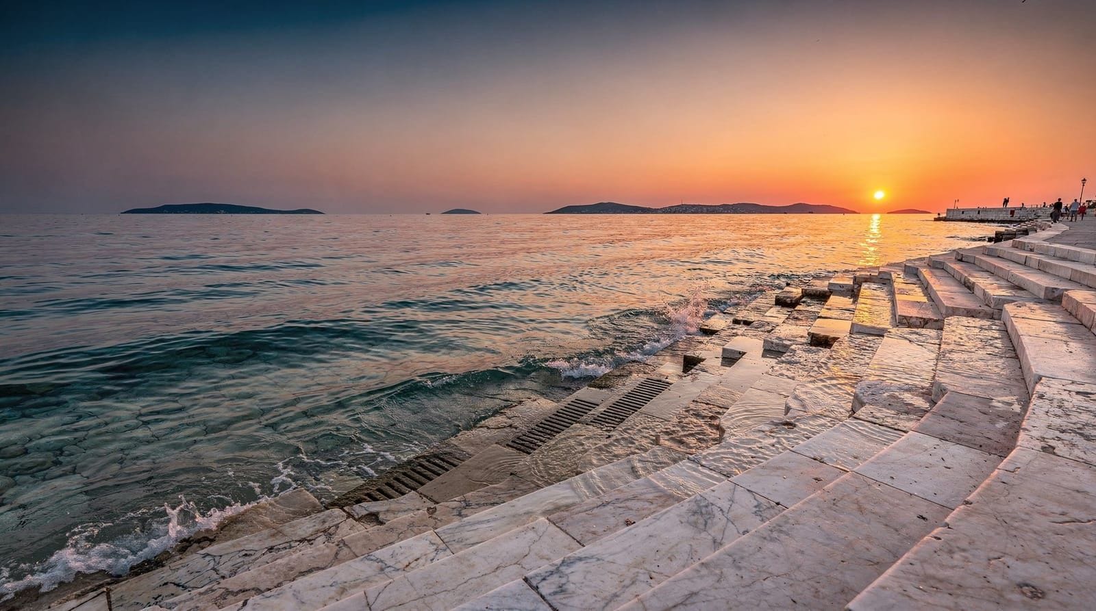 Zadar Meeresorgel: alles, was Sie wissen müssen — Zadars Meeresorgel (Morske orgulje) verwandelt Adriawellen in Musik. Was sie kli