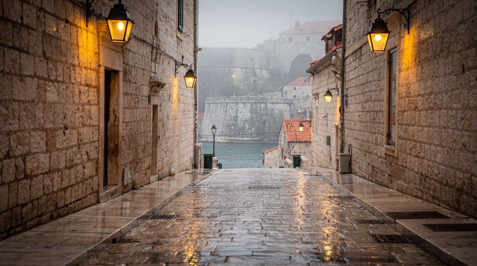 Kroatien Nebensaison: 7-Tage-Reiseplan für Schulterzeit — 7-Tage-Kroatien-Reiseplan für Oktober oder Mai: Zagreb, Plitvice, Zadar und Spli